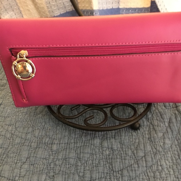 Clutch - Picture 2 of 8